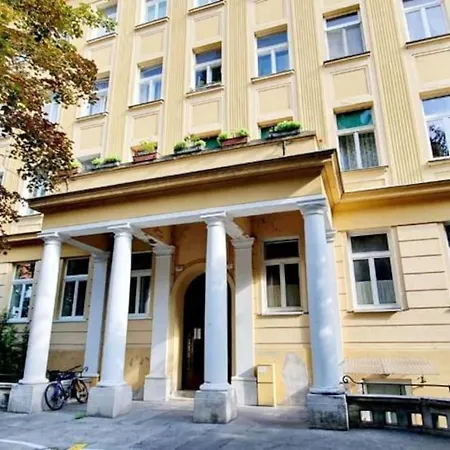 111m2 Next To Blue Church Apartment *